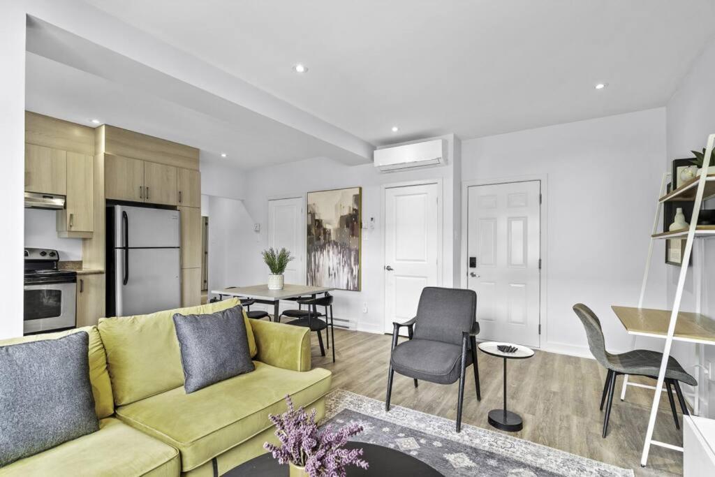 Stylish 2 Bedroom Haven By Jean Talon Market Montreal Exterior foto