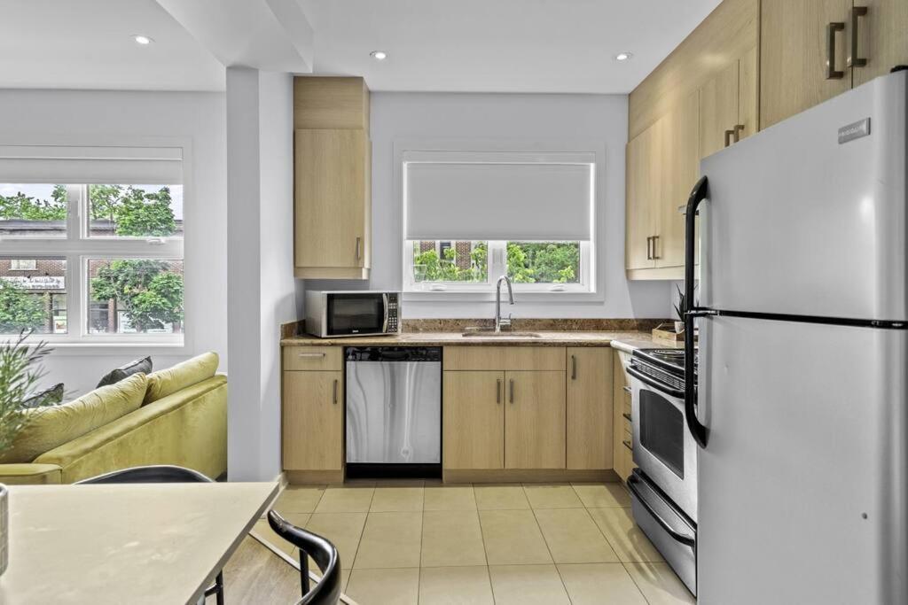 Stylish 2 Bedroom Haven By Jean Talon Market Montreal Exterior foto