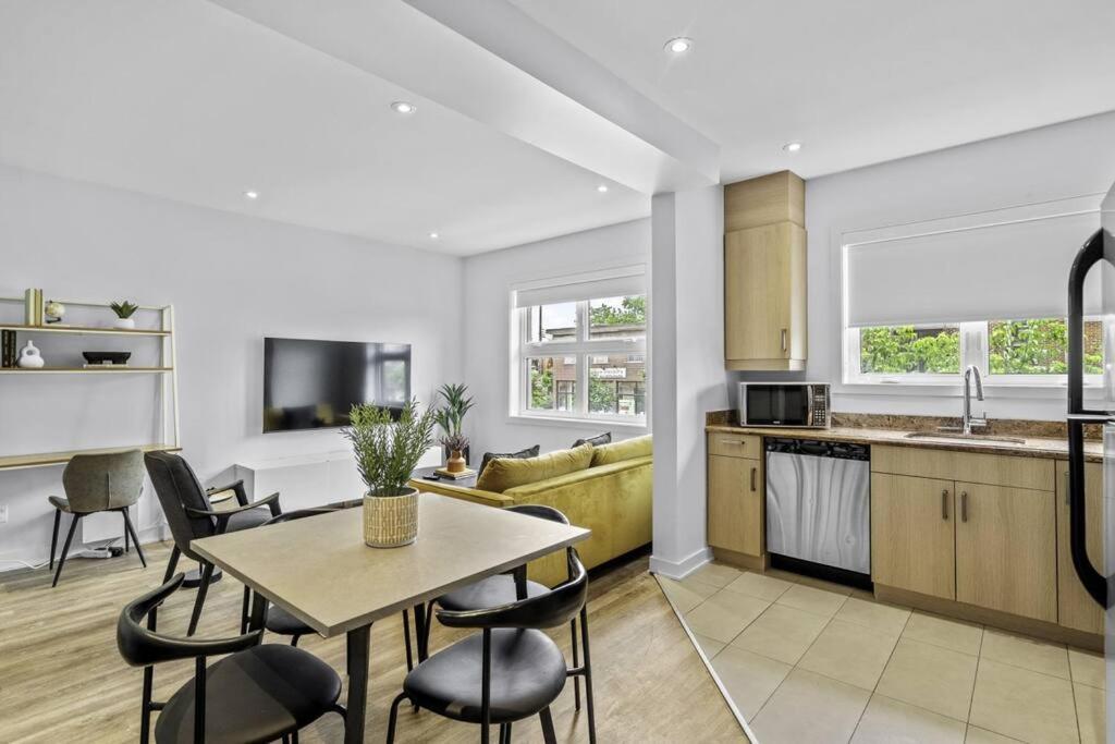 Stylish 2 Bedroom Haven By Jean Talon Market Montreal Exterior foto