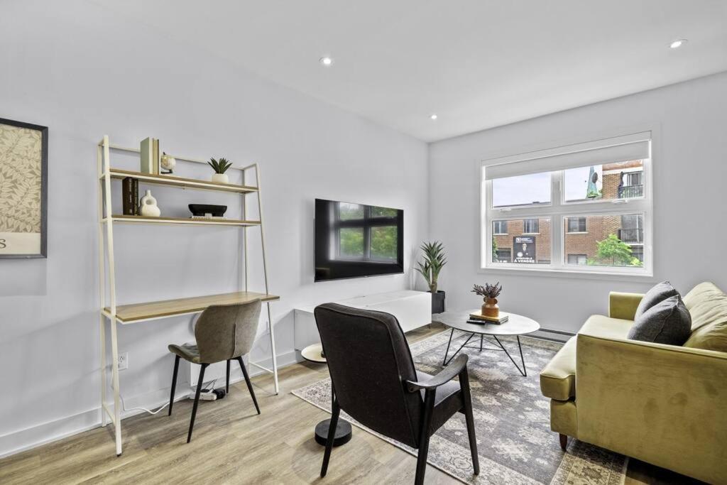 Stylish 2 Bedroom Haven By Jean Talon Market Montreal Exterior foto