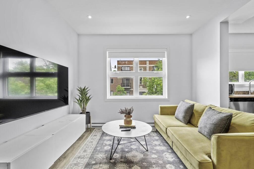 Stylish 2 Bedroom Haven By Jean Talon Market Montreal Exterior foto